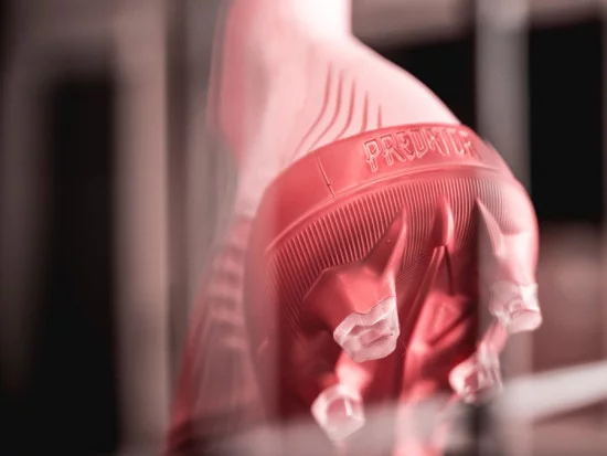 adidas predator rosa spectral mode.webp